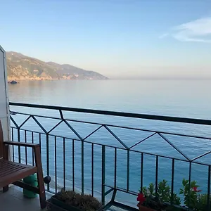Bea's - The Window To The Sea - Seafront Apartment