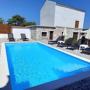 https://holiday-home-latin.in-istria.net